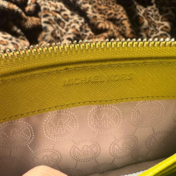 Micheal kors Lime green zippy. - Picture 8 of 8